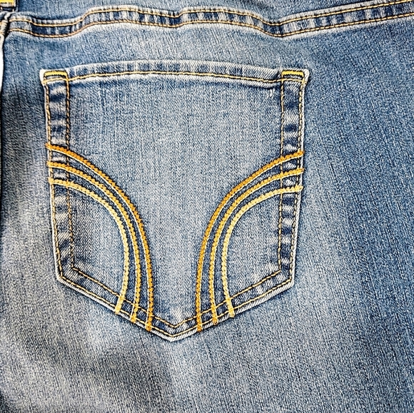 Hollister Jean - Picture 4 of 6